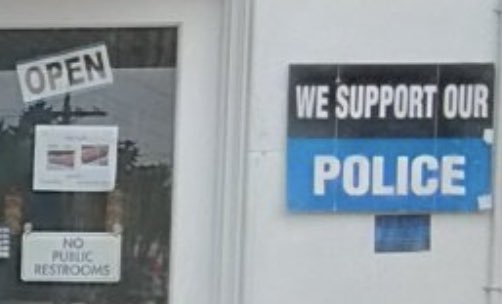 CaffeineCorgi's tweet photo. @AlaraKobold “No public restrooms”
“We support police”

This contradicts. Cops are absolutely public restrooms imo :3c https://t.co/UjDpaGMjC9
