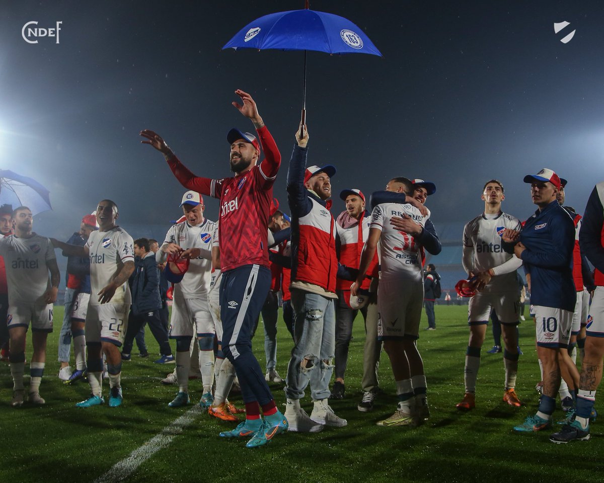 Que locura, primer título en primera juntos y quien diría que en el club más grande del mundo!! Si me lo hubieran contado les diria que estaban locos!! A seguir que falta mucho!! @nacional 😍❤️ <a href="/colo_ramirez/">Juan Ignacio “Colo” Ramirez</a>