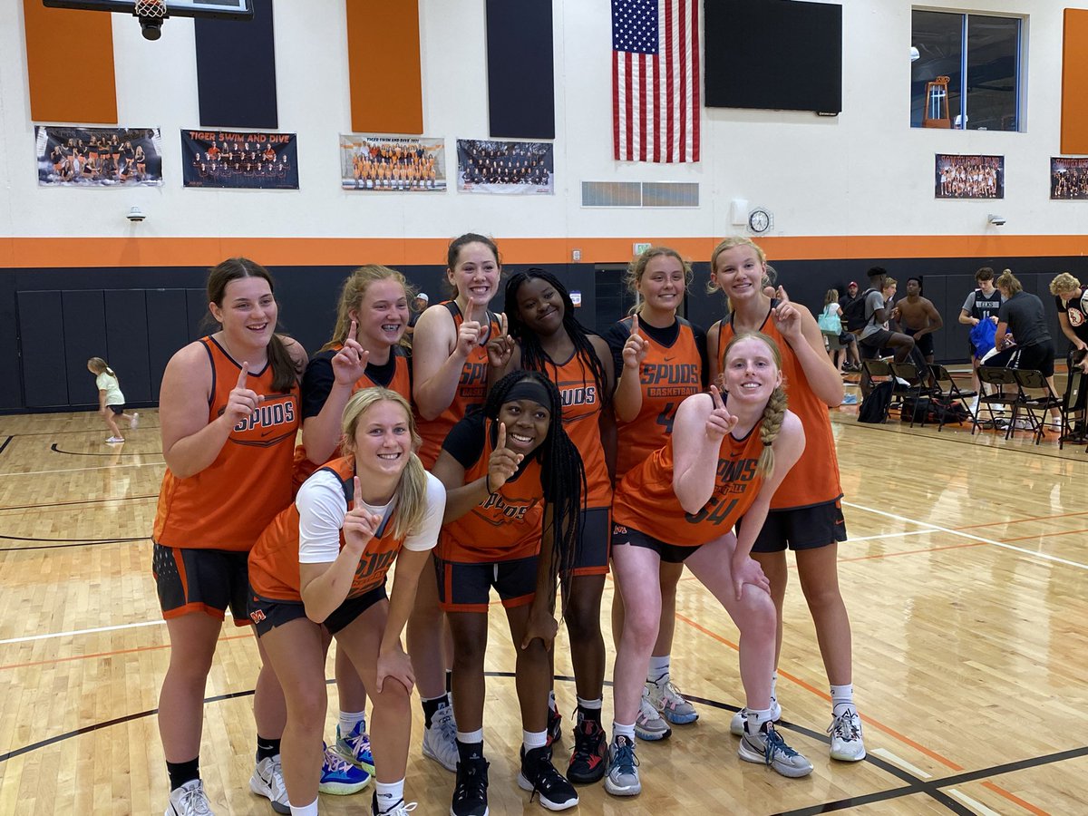 Congrats to our JV squad for winning their division at the St. Cloud <a href="/BreakdownUSA/">Breakdown Sports USA</a> tournament today!