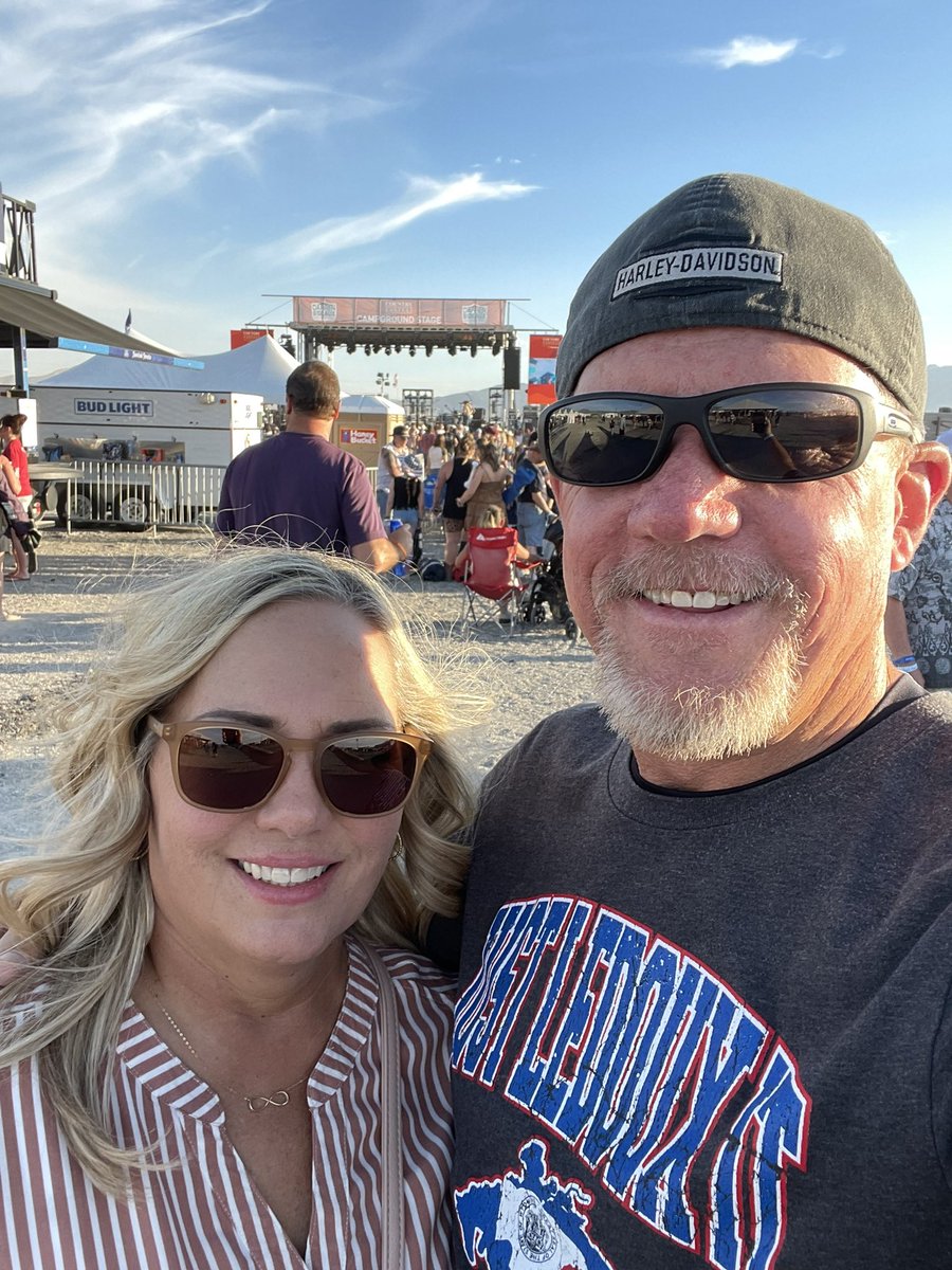 LawrenceNearSLC's tweet photo. #countryfanfest
@NedLeDoux
Thanks for the great show!! First time seeing you and you were awesome!! Playing you father’s music took me back many years ago-can’t count the times I saw him live!! #GodblessChrisLeDoux https://t.co/ZzIRuhxkQ4