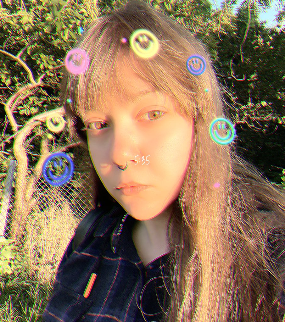 good morning fam ☀️☀️☀️

i rarely post selcas but today is the day! share ur selfies with me in the comments 💕💕💕 
 
and have a good day everyone 🐸🍀🌸