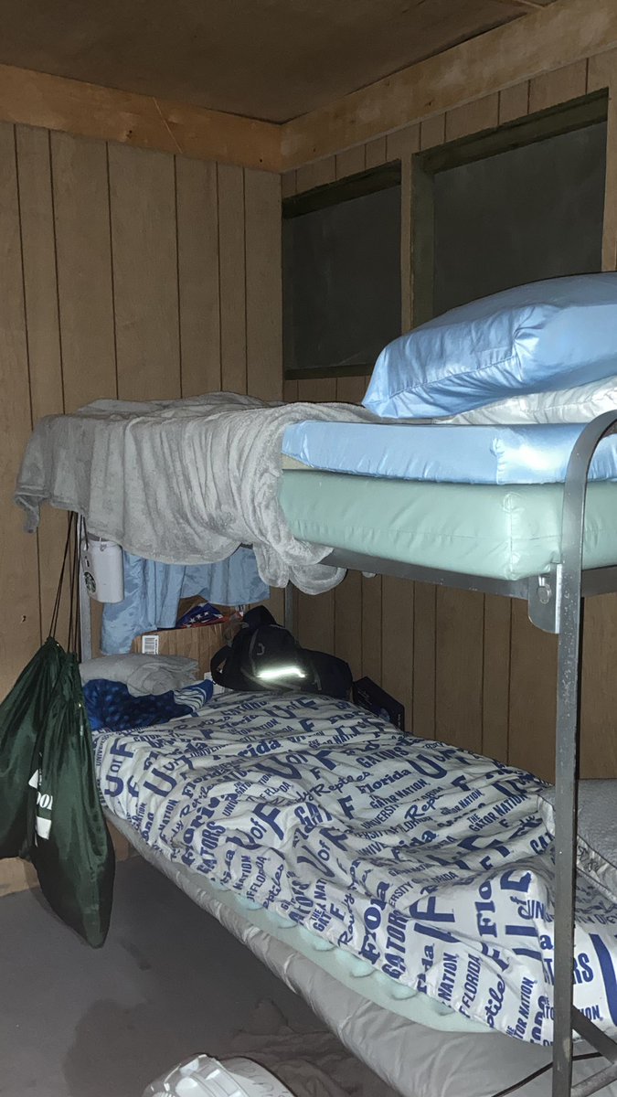 shapsbedisinb16's tweet photo. ATTENTION SHAPERS: it’s currently 6 minutes until bed time and tshaps bed is still empty and located in b16 https://t.co/Oy8FI8U5sP