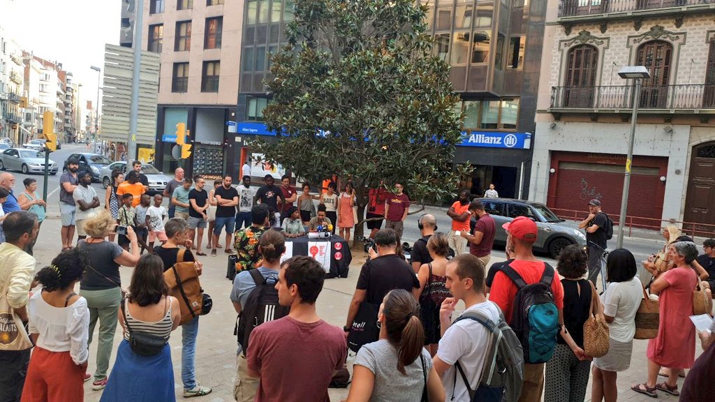 RacismeLloguers's tweet photo. CAMPANYA | 📢 Ahir vam participar a la roda de premsa per presentar #AquíEsPracticaRacismeImmobiliari, una campanya per denunciar les immobiliàries que apliquen filtres racistes a l'hora de llogar un habitatge.

📲 Més informació a @Llogateres_Gi, @SaltSindicat i @sosracisme! https://t.co/9J3r9PJRSS