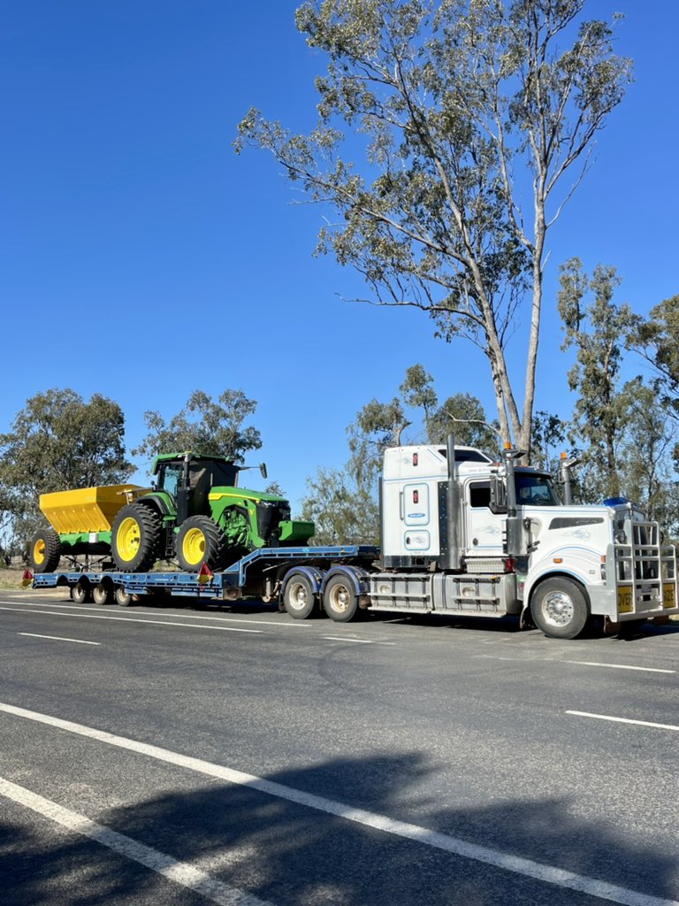 Heading south for a few days spreading urea. If anyone is looking for a hand to get their fertilisers on in a hurry in Northern NSW we will be free from Monday. Scales and rate controllers fitted to machine. Call on 0409080409. RTs appreciated 👍