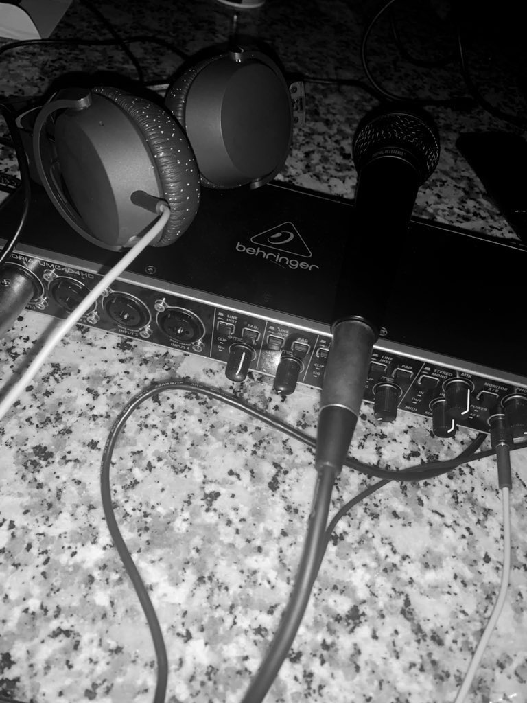 Str8meddlinshow's tweet photo. Hello old friend!!! Glad to see you again!!! Uh-Oh… It’s the Negras!!! https://t.co/Ax3Xf1y6Te
