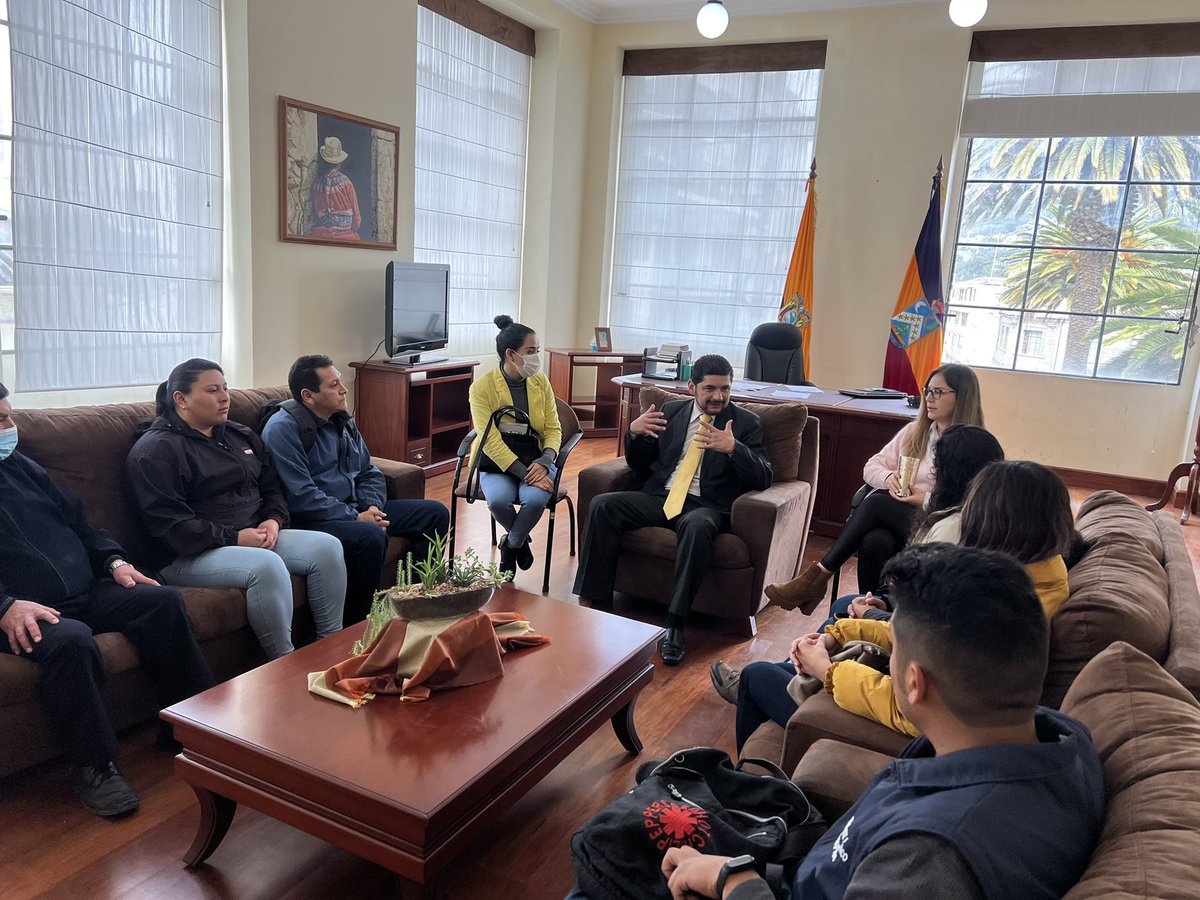 riwilo2002's tweet photo. Hemos mantenido una importante reunión de trabajo con los tenientes políticos de las diferentes parroquias de Azogues, coordinando acciones para que los servicios del gobierno del Presidente @LassoGuillermo, llegue a todos los rincones de la capital del Cañar. https://t.co/YQBvoRldOW