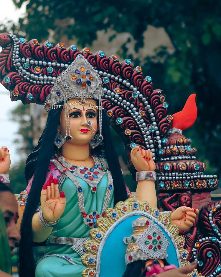 BarodaMirror's tweet photo. દશામાં નું વ્રત આજથી શરૂ થઈ રહ્યું છે.
સામાન્ય રીતે દસ દિવસ માટે આ વ્રત ઉજવાતું હોઈ છે.
આ વખતે ભક્તો માં અલગ ઉત્સાહ અને આનંદ જોવા મળી રહ્યો છે.
Image: exploring_through.my.lens
#dashamaa #dashamaavrat #vadodara #baroda #vadodaranews #barodanews #barodamirror #barodamirrornews https://t.co/VZ0UQZcbgv