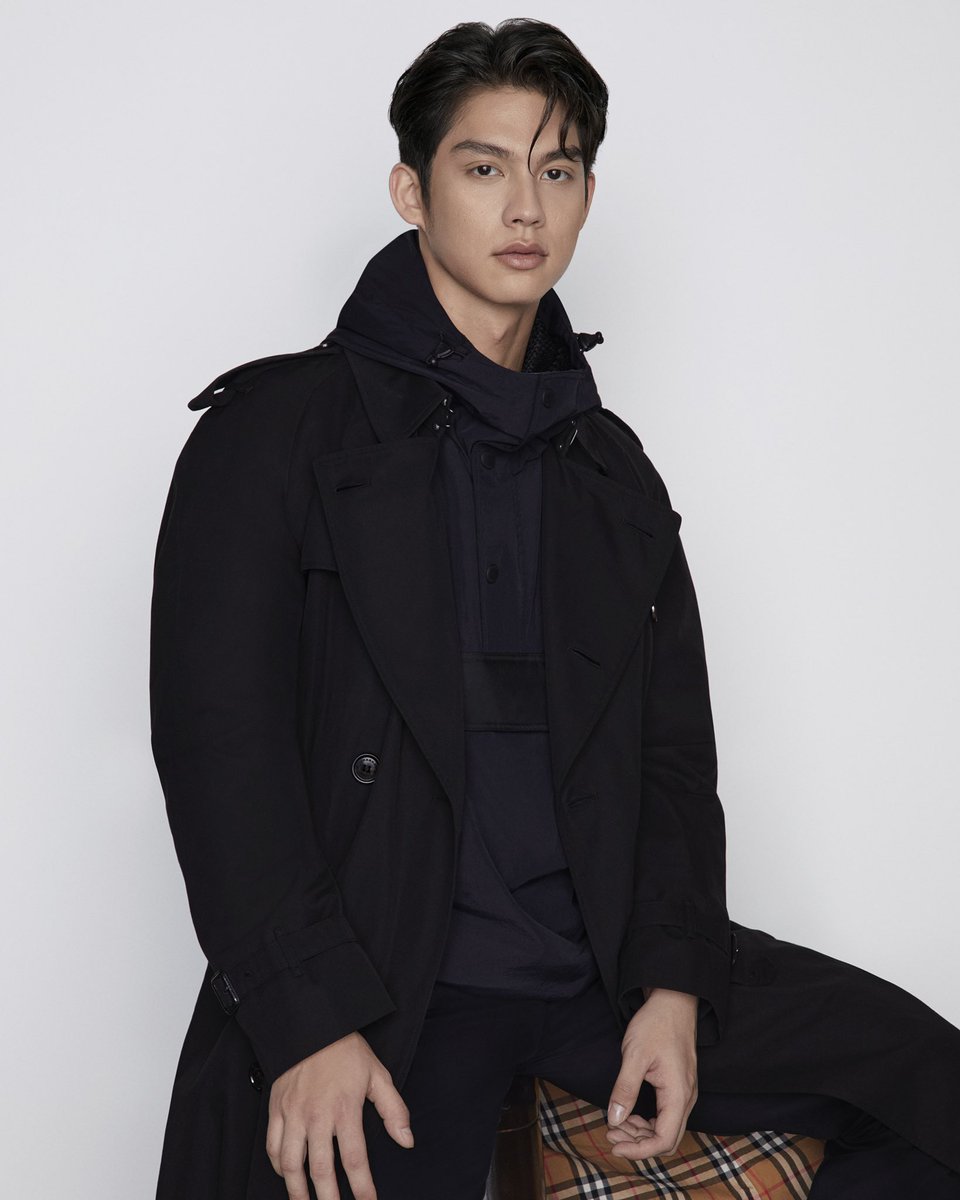 mintmag_th's tweet photo. ปังสุดๆ! #BURBERRY ประกาศแต่งตั้งให้ ‘ไบร์ท’ เป็นแบรนด์แอมบาสเดอร์คนล่าสุดอย่างเป็นทางการ และเป็นแบรนด์แอมฯคนแรกแห่งภูมิภาคเอเชียแปซิฟิกตอนใต้อีกด้วย พร้อมส่งภาพถ่ายสุดพิเศษมาฝากแฟนๆ ยินดีต้อนรับหนุ่มไบร์ทเข้าสู่ครอบครัว Burberry ด้วยจ้า💚

#burberryxbright
#bbrightvc
#MintNews https://t.co/NvfjEY7hT4