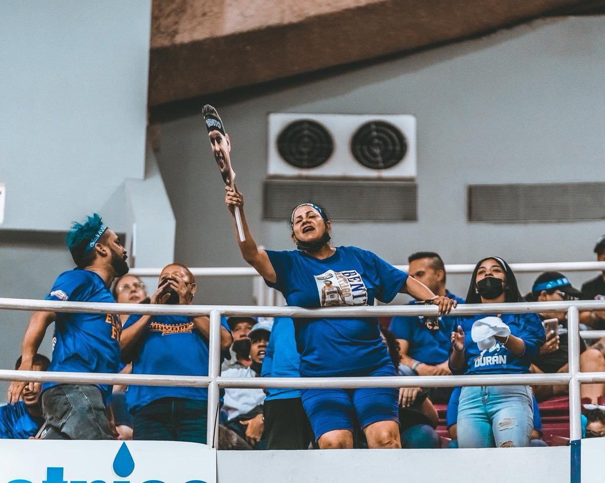 karyyyy_96's tweet photo. La MEJOR FANATICADA 🔥💙🫶🏼 @VaquerosBayamon @VaquerosBSN #OlaAzul #VaquerosNation https://t.co/4mR4FnxpWt