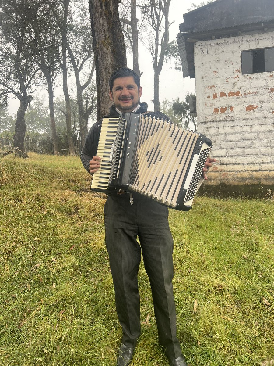 riwilo2002's tweet photo. Gracias al encargo del Presidente @LassoGuillermo, tenemos la oportunidad de visitar las diferentes comunidades del Cañar, y sin duda, es enriquecedor compartir y aprender de su gente.

Aquí, en Ocohuayco, del cantón Suscal, generándole soluciones a su gente. https://t.co/i4qoWoHLHV