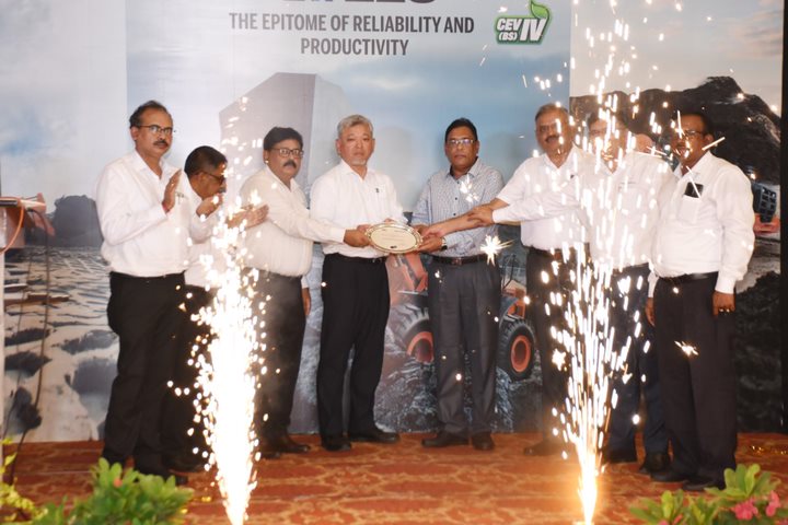 Tata_Hitachi_IN's tweet photo. A milestone moment for Tata Hitachi!
We are delighted to announce the line-off of our CEV IV 5 Ton Wheel Loader ZW225 at our Kharagpur plant.
To know about the product, log on to: https://t.co/EuON3AYaCg
#TataHitachi #ZW225 #WheelLoader #LineOff #ChaloDeshBanaye https://t.co/NkUjpZ6cmH