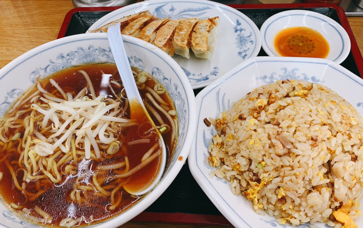 半チャーハンのつもりが通常チャーハンおとも餃子セットを頼んでしまった 炒飯悪く無いけど飽きる 餃子もまあまあ ラーメンはいけてない 福しん 冷やし中華は好き 福しん いったん Ichiroheian