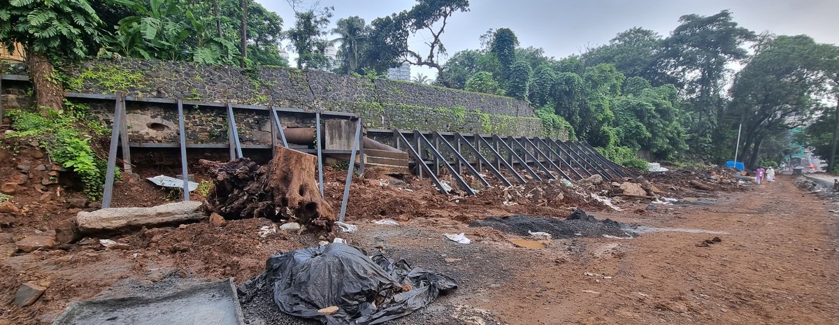 RavikiranRKD's tweet image. It's been 2yrs since d road connecting #MalabarHill to #KempsCorner is under repair. What amuses is iron rods being put up around #Doongerwadi crematorium wall to prevent collapse- instead of reconstructing it. Who can challenge d wisdom of authorities- #BMC.
#Mumbai
@rishidarda
