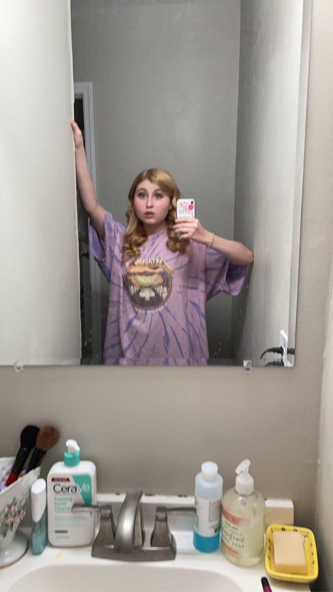 ocruyyenaled's tweet photo. ur mom wishes https://t.co/5RsjuEBTqU