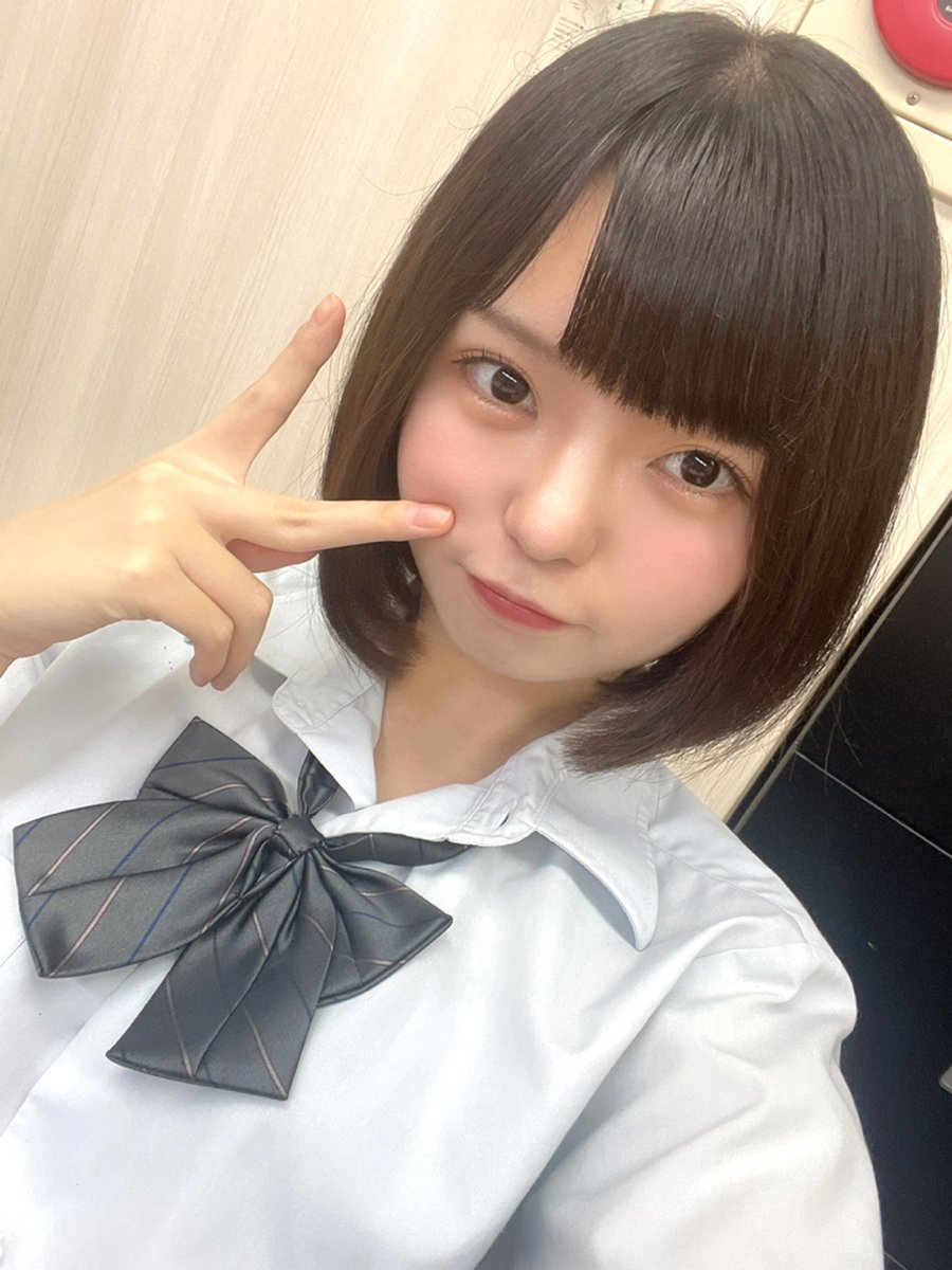 市井 結夏（いちい ゆうか) on X: 自分で思ってたよりなんか指短いぉ？😟✌️ t.coHG0I9cMclg  X