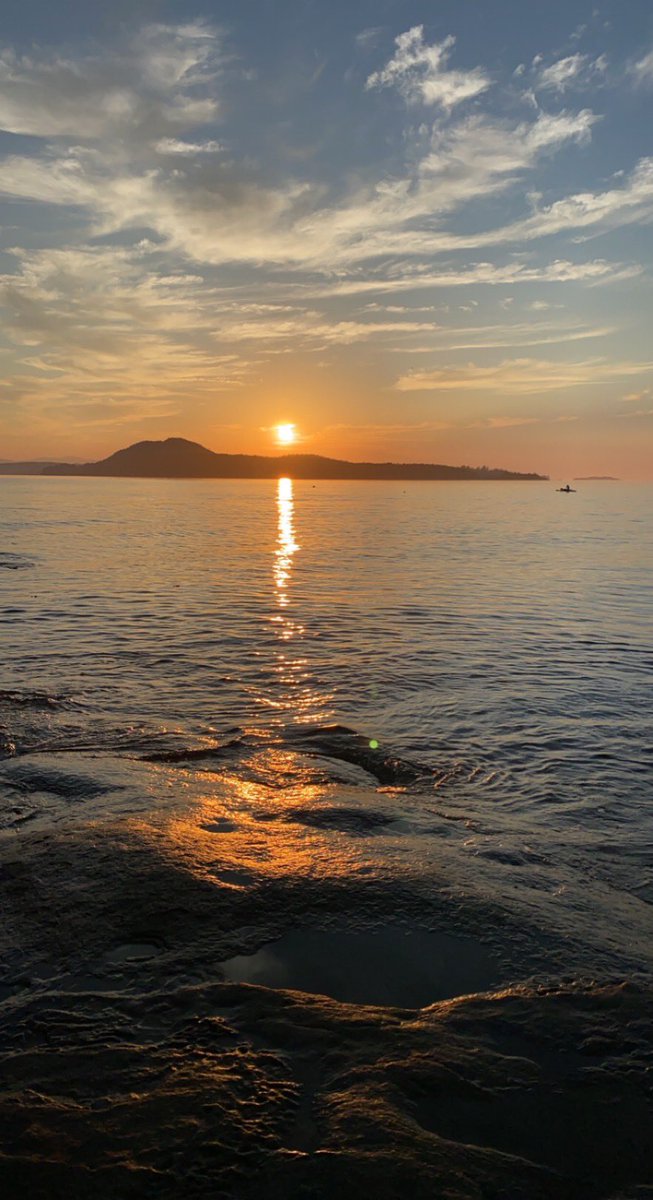 chbnr12's tweet photo. Such a beautiful night! God I love where I live.
#vancouverisland #BritishColumbia #canada #mypeakchallenge #MPC #peakerstrong #sebastianbeach #sunsets https://t.co/YWhv4GhOiF