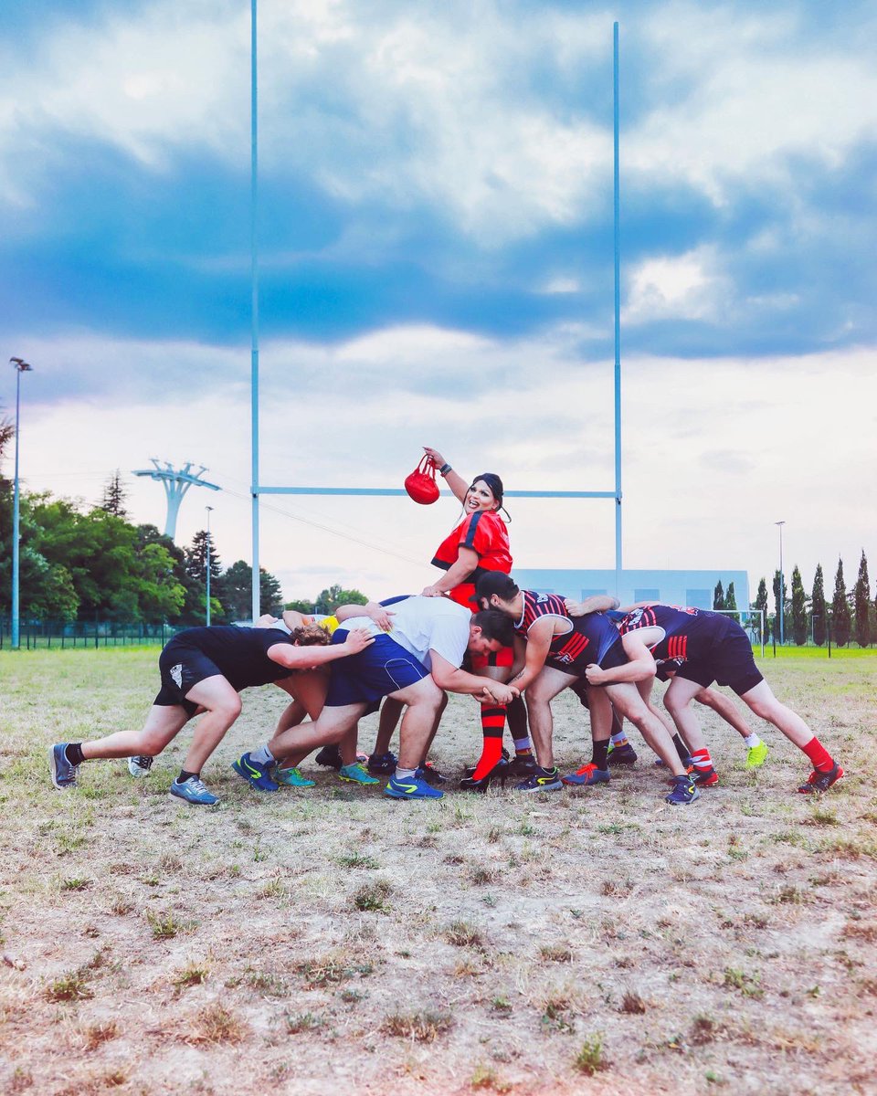 la_lova's tweet photo. Category is  : Ma France à moi ! Toulouse capitale du rugby, allez le stade ❤️ 📸@GabinFueyo - Merci Touwin Rugby Club
#dragracefrance #lovaladiva #Touwin #rugby #ovalie #stadetoulousain #toulousemaville #dragqueen #terrainderugby #chabal #challenge #couture #look https://t.co/itj9tA8zna