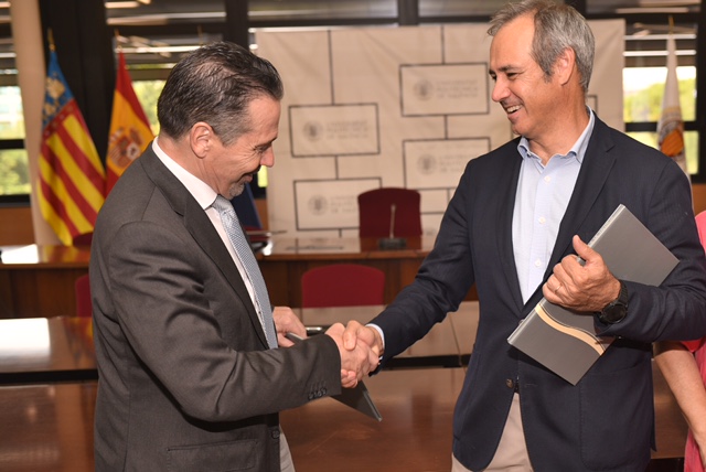 🙌Ya podemos anunciarlo oficialmente:😃 
👉<a href="/GlobalOmnium/">Global Omnium</a> y la <a href="/UPV/">Universitat Politècnica de València</a> renuevan 4⃣ años más  la <a href="/CatedraAguas/">Cátedra Aguas de Valencia</a>. 
😉El motivo: los excelentes resultados obtenidos en el ámbito de la #investigación y transferencia, así como en la formación de los estudiantes. 
📺 bit.ly/3baxRoH