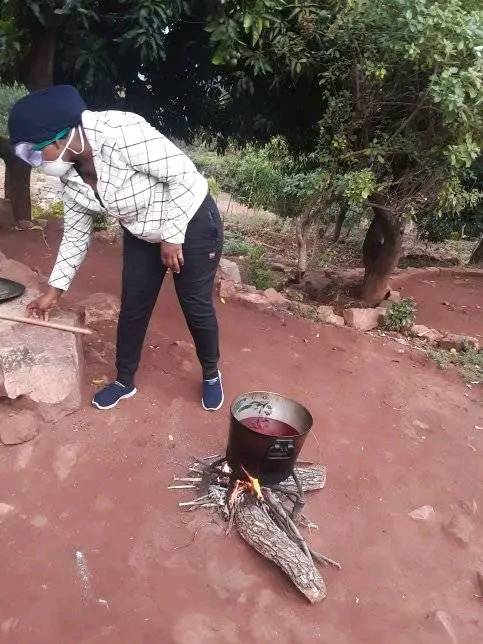 KasiEconomy's tweet image. This is Randima Orifha from Venda.
She used her NSFAS money  to start her own business of Making floor polish from scratch.
Randima she's a self taught floor polish maker. She uses her wheelbarrow to deliver around her village