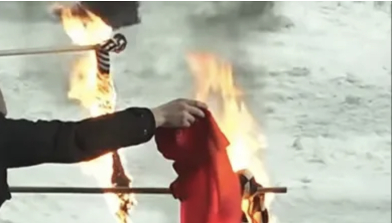 ARŞİV | 2016 yılında oynanan Dinamo Kiev- Beşiktaş mücadelesinde Kiev'li taraftarlar Şanlı Türk bayrağımızı yaktı.