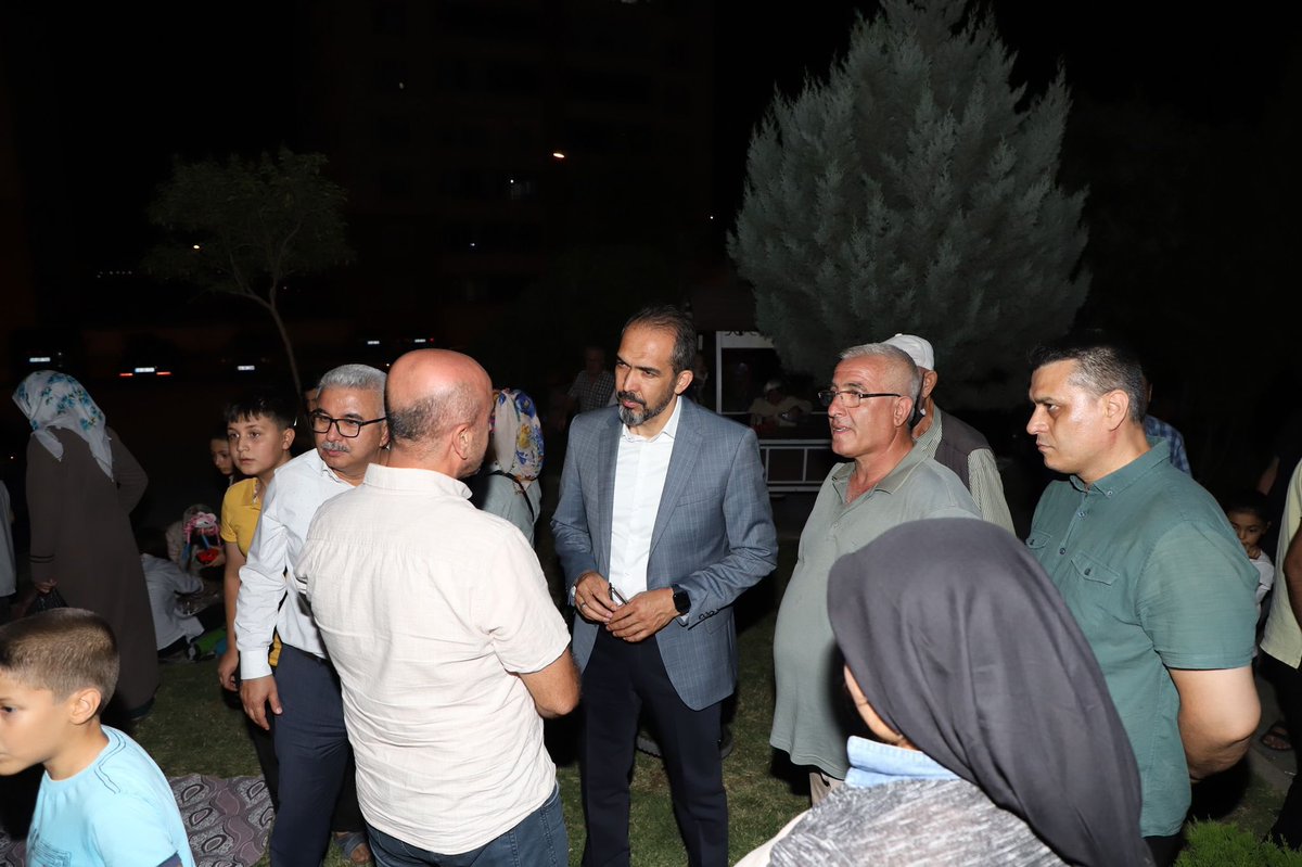 Milletvekilimiz <a href="/avahmetozdemir/">Ahmet Özdemir</a>, İlçe Başkanımız @sahinavsarogluu ve Belediye Başkanımız <a href="/necatiokay/">Necati OKAY</a>, Güneşevler Mahallemizde hemşehrilerimizle bir araya gelerek talepleri ve çözüm yolları hususunda istişarede bulundular.