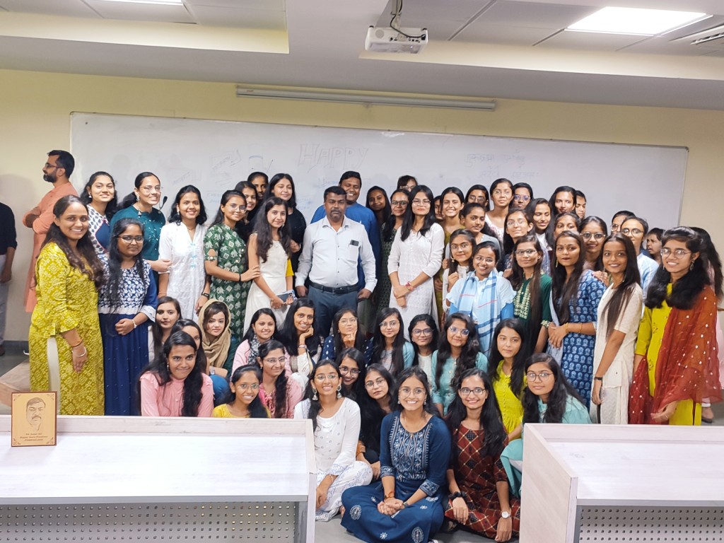 mriasofficial's tweet photo. On the occasion of Guru purnima we had arranged different activities and fun games for the day.

Students and teachers have participated enthusiastically. There was a felicitation of our students who excelled in last year university exams. 

#MRIAS https://t.co/91bNyRQiLx