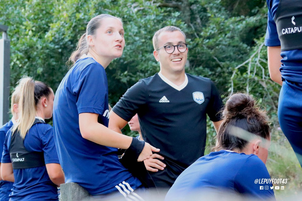 lepuyenvelayfc's tweet photo. Hier c'était reprise pour nos ponotes... avec le sourire 😉💙

#D2Féminine https://t.co/1dQYlFM0bw