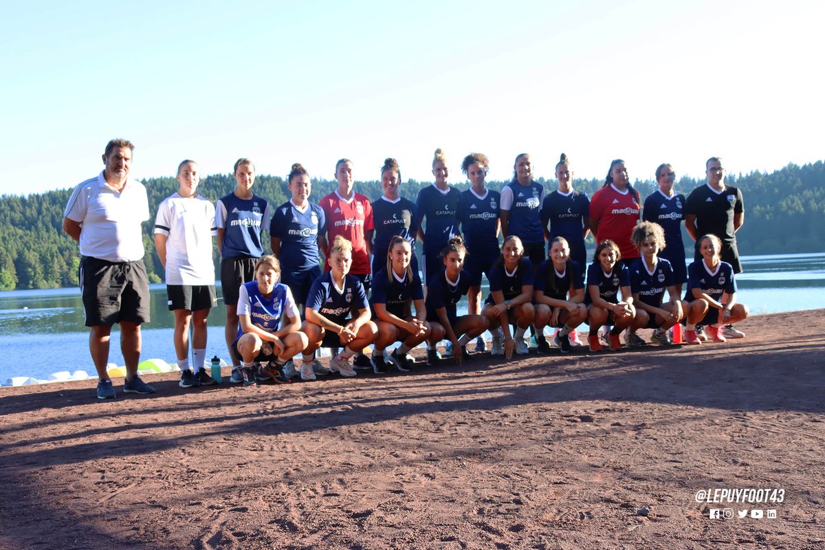 lepuyenvelayfc's tweet photo. Hier c'était reprise pour nos ponotes... avec le sourire 😉💙

#D2Féminine https://t.co/1dQYlFM0bw