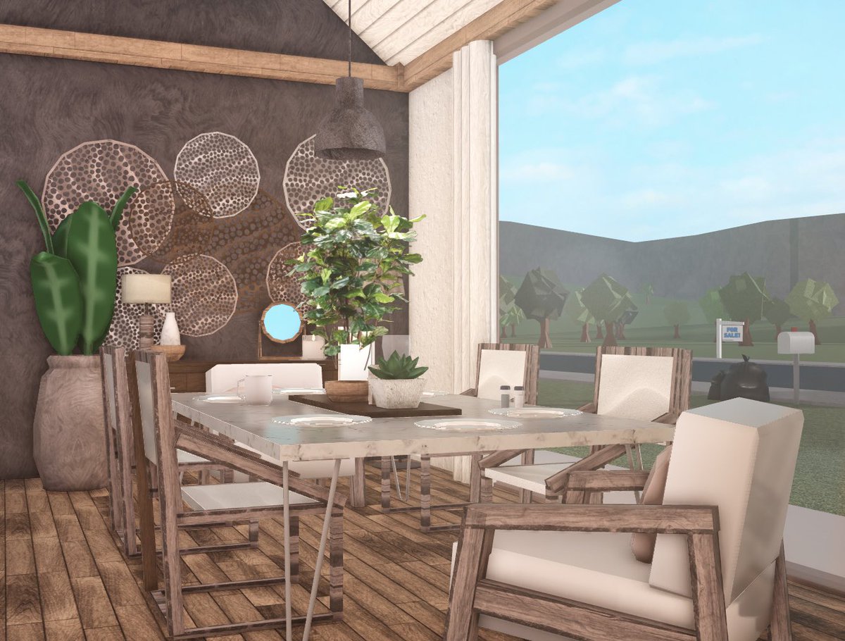 kellurrz's tweet photo. learning new things🧍‍♀️ 

#bloxburg #welcometobloxburg https://t.co/4sPlvykGGZ