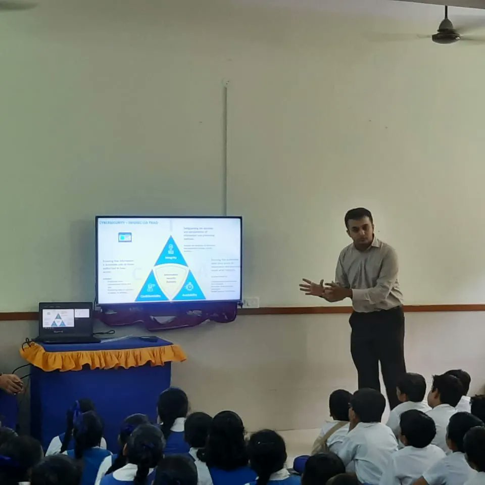 nisarggenius's tweet photo. It is an honour to have been asked to give a lecture at the sister Nivedita foundation in Rajkot on the topic of "the growth of cyber crime and cyber frud." #cybercrime #CyberSecurityAwareness #talk #k12 https://t.co/5n1VDrVI55