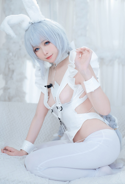 I just received a gift from Anonymous via Throne Gifts: Azur Lane Bunny Girl Le Malin Sexy Bunny Outfit