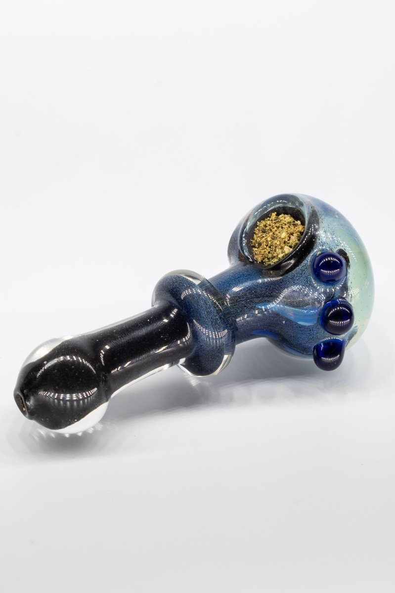 Abstract_0ne's tweet photo. Nothing much better then sitting back and enjoying a bowl of some fire 🔥 

#cannabis #CannabisCommunity #glasspipe #pipe #smoke #weedsmokers #tokers #midnighttoker #cannabisphotographer https://t.co/2wAsQHnALT