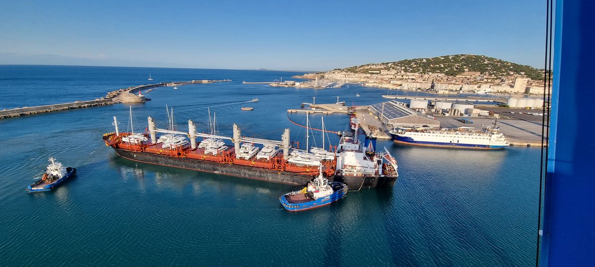 Port De Sete (@portdesete) on Twitter photo Arrivée de colis lourds sur le <a href="/PortdeSete/">Port De Sete</a> avec le déchargement de 10 catamarans sur le quai G Arrivée de colis lourds sur le <a href="/PortdeSete/">Port De Sete</a> avec le déchargement de 10 catamarans sur le quai G