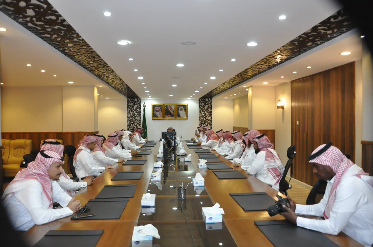 MOE_TIF's tweet photo. مدير عام #تعليم_الطائف يشيد بجهود فريق العمل بالشؤون الإدارية والمالية وتحقيق مركزاً متقدماً على *مستوى الجهات الحكومية لكفاءة الإنفاق* في الربع الرابع من العام المالي (2021) والربع الأول من العام المالي (2022)، بحضور المساعد للشؤون المدرسية والمساعد للخدمات المساندة. https://t.co/58gZ3Ge60H