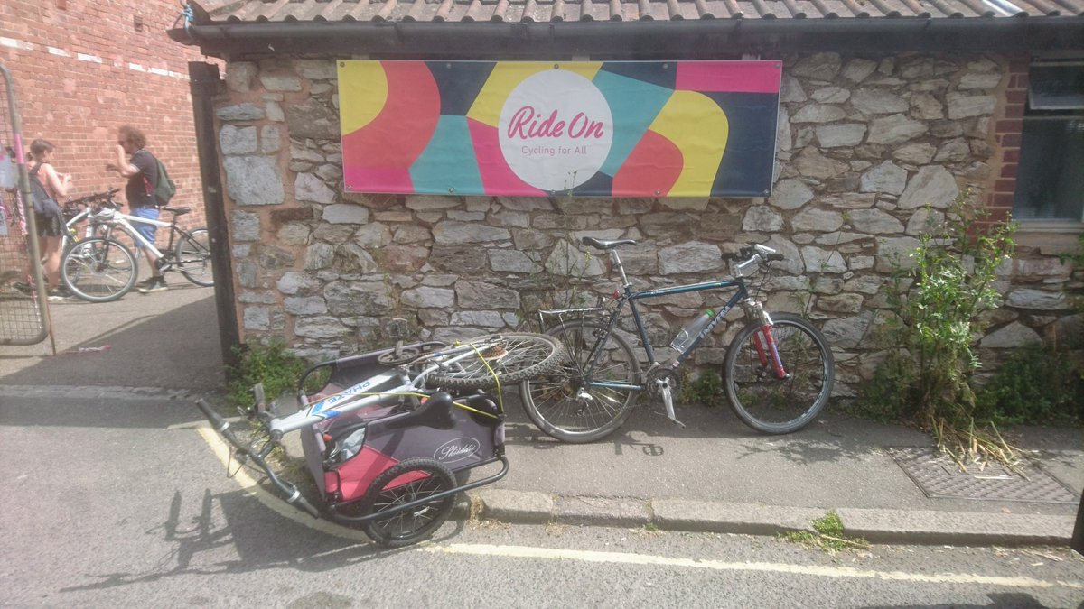 ed_don's tweet photo. @ExeterCycling @ExminsterMarsh Trips to the Recycling Centre, donations to @RideOnExeter, delivering items sold on Marketplace. All in a days work for my everyday bike #Nplus1 https://t.co/LLrmUOtTCi