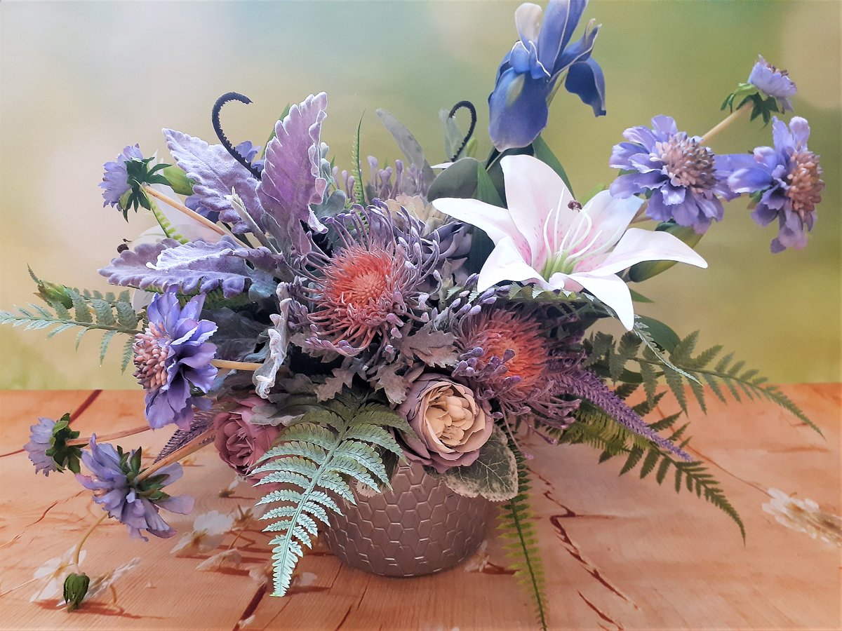 А chic floral arrangement in purple and pink colors of exotic flowers.
inspireuplift.com/Artificial-Flo…
#arrangement #flowers #homedecoration #centerpiece
#silkflowers #purpleflowers #artificialflowers #floralgift
#artificialarrangement #homedecor #Summer