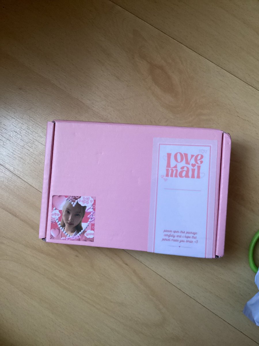 cartofizzy's tweet photo. ↳ ♡ #iahmails ♡ 
from @ryusooncart ↲

 ˏˋ Isa arrived! she arrived to me safely with cute freebies and super cute packaging!
very worth it :D this is also my first stayc pc, tysm ackkk! ˊˎ https://t.co/V1ZTHH9sS1