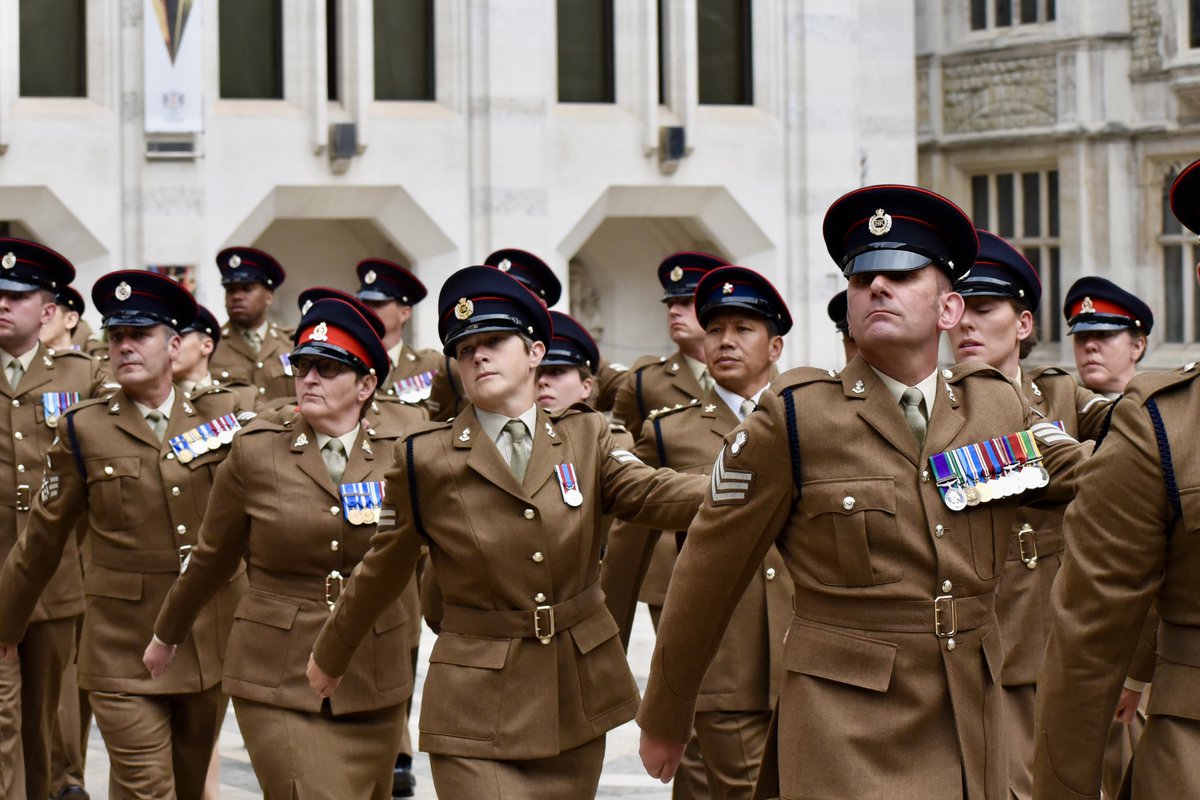 Proud_Sappers's tweet photo. This #tbt is dedicated to @101EngrRegt’s parade a couple weeks ago at the wonderful #Guildhall in London where they were presented a plaque welcoming their return to the city, and new title! 

#SapperFamily #Parade #CityofLondon https://t.co/s4ZE06jNPI