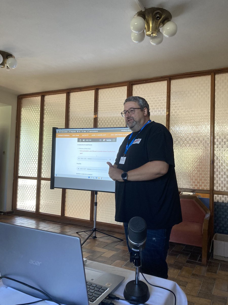 <a href="/milankhas/">Miloslav Khas</a> bych nejradši pozvala k nám do školy. Kdo jiný by dokázal v jedné přednášce spojit hudbu, introverty a pravopis. #LŠTaučítak