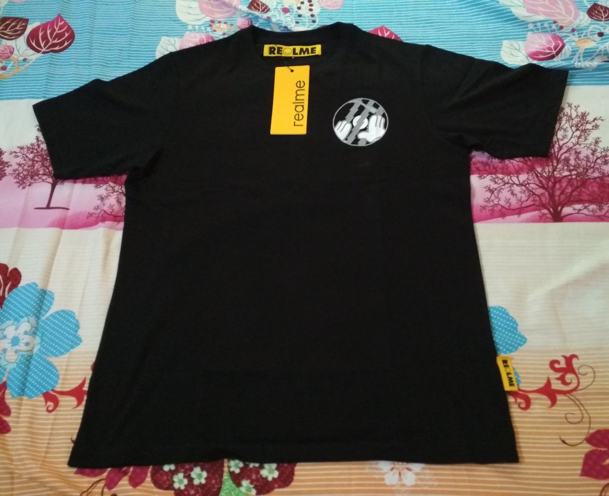 mvt_mashu's tweet photo. @realmeIndia Here it's😊once again😝
#realme💛#DareToLeap💛💪🏻🖤
#realme X #GRAFFLEX T-shirt (Black) 🖤👌🏻
#realmeIndia💪🏻💛 https://t.co/Xqd5L9XwQK