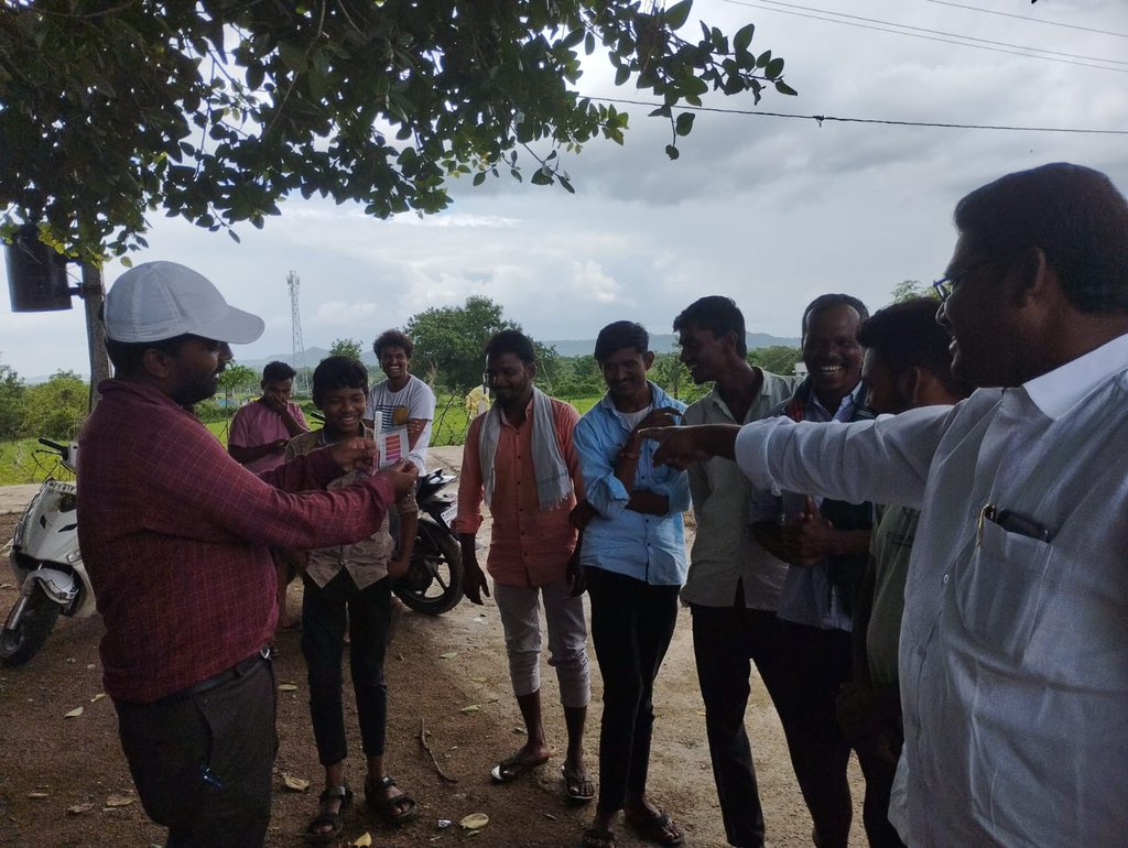 mb_telangana's tweet photo. Quality testing of #MissionBhagiratha water samples at full height of activity across the state.

@SmitaSabharwal @DayakarRao2019 https://t.co/rpG5WkCbd5