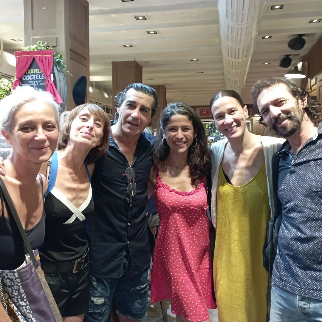 #Medea Con dos fantásticas actrices: Carmen Mayordomo y Silvana Navas en el <a href="/teatroedpgv/">Teatro EDP Gran Vía</a> <a href="/clubsmedia/">Club Smedia Teatro</a> Para ellas nuestra admiración y cariño♥️♥️📷De izq. a dcha.: #EvaLeiva <a href="/mayordomoactriz/">carmen mayordomo</a> #AntonioMarquez #SilvanaNavas <a href="/HelenaMartin_/">Helena Martín</a> #LuisOrtega #VuelveMedea