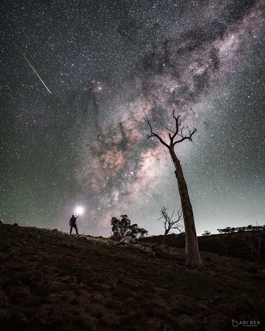 Three meteor showers lighting up the sky this weekend starting from tonight. The absence of the moon and the clear skies will make these meteors pop 😍
This picture shows an iron based meteor that I caught on this spectacular spot near #yassvalley
#meteorshower #Canberra #arirex