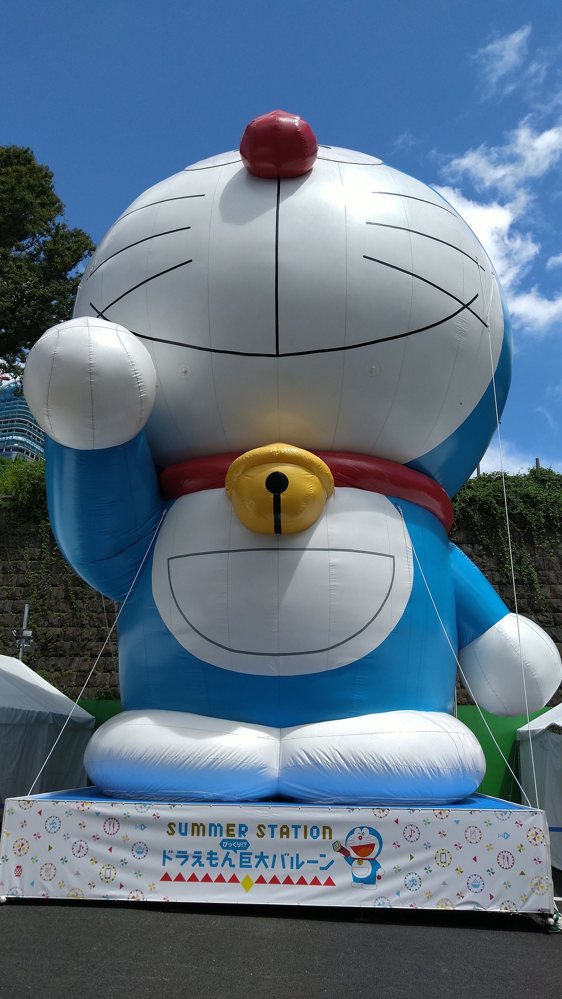 木蘭 どどーんと 登場 ドラえもん 土地勘がないから 探し回っちゃった ドラえもん サマステ22 巨大バルーン 風でユラユラ揺れてるのが何か良かったなぁ T Co Mgxybtp6nb Twitter
