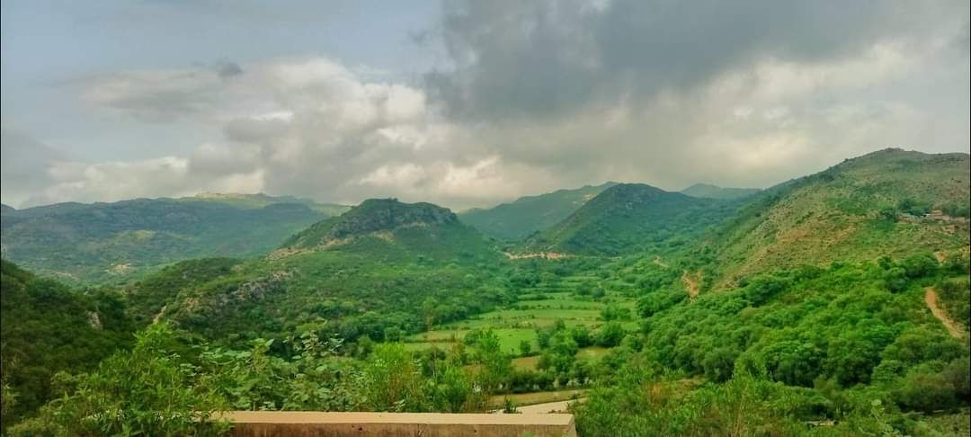 Ali_Surraki's tweet photo. @PakistanJannatt #SoonValley #Sakesar #Khushab #SurrakiVillage https://t.co/32fh0aAzb6