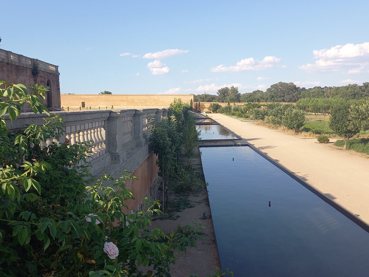 Siemamadencanto's tweet image. Acabo de tener el gusto de pasear por los #jardines #palaciodeBoadilla y actualizar la entrada del 2015, cuando los inauguraron. Todavía no los conoces? Son una maravilla. Aquí refresco su historia madridconencanto-siema.blogspot.com/2015/03/jardin… @Investigart @ArteEnMadrid @ImagenxlaHistor @Pennypol