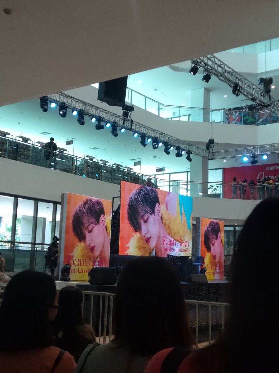 b_bblesunoo's tweet photo. #BamBamFansignManila 
#BamBamFansignMNL #BamBam @BamBam1A https://t.co/0LDlsG3dZT