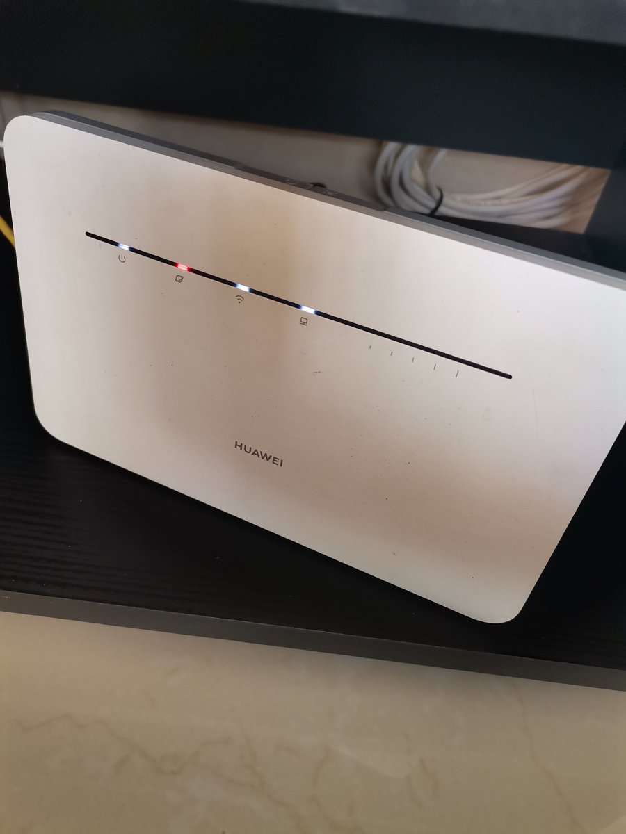 Leemphoza's tweet photo. @Huawei how can I fixed this? https://t.co/tSk7awmKWU