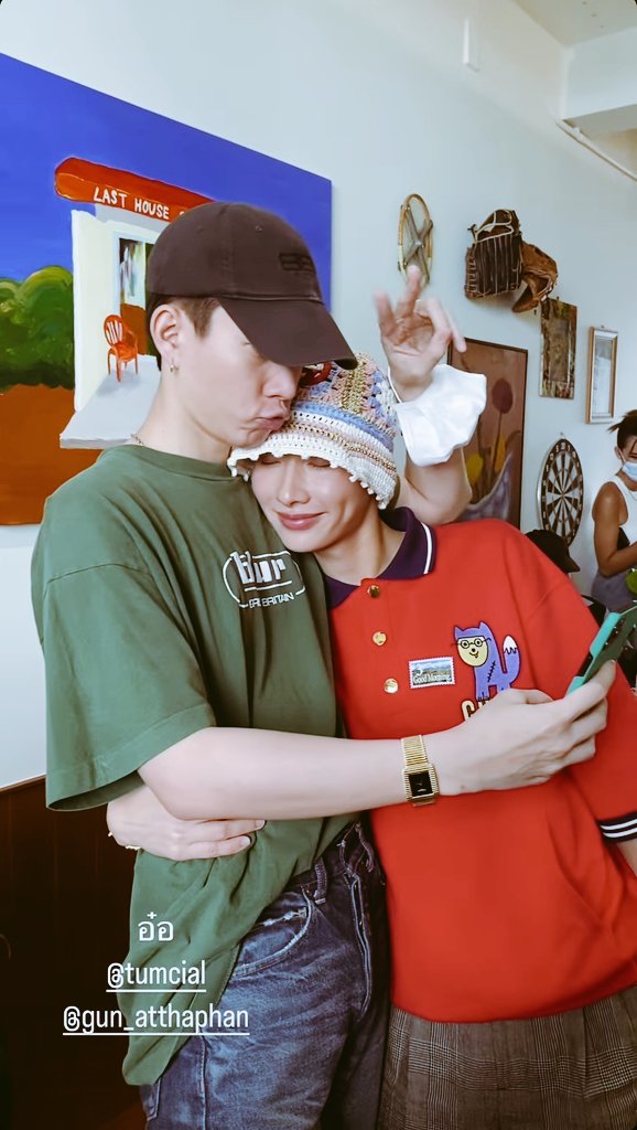 OGlicious__'s tweet photo. Pati pag story sa IG by partner na rin
#OffGun #OffJumpol #GunAtthaphan https://t.co/xCujD8LebR