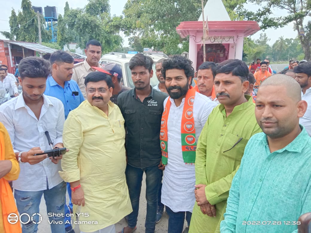 WhyManish's tweet photo. भारतीय जनता युवा मोर्चा के राष्ट्रीय मंत्री श्री श्याम राज जी के सहरसा आगमन पर बनगाँव चौक पे युवा मोर्चा के कार्यकर्ताओं के साथ स्वागत किया।
@BJYM @bjymbiharstate @Tejasvi_Surya @ShyamrajBJYM @Durgeshsinghbjp @dralokranjanbjp @BJP4Bihar @bhikhubhaidbjp @deveshkumarbjp https://t.co/C2AONKEf6A